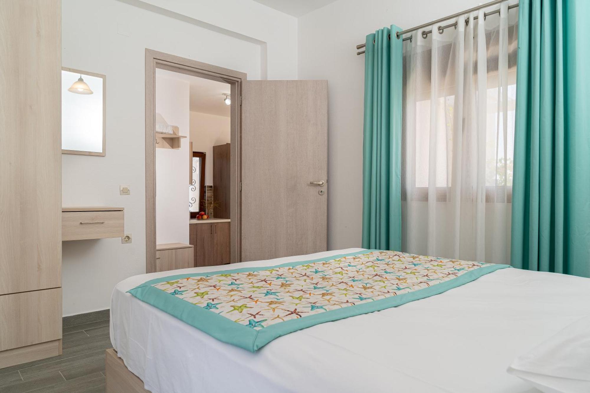 Akrotiri Apartments มากรีเยียลอส ภายนอก รูปภาพ