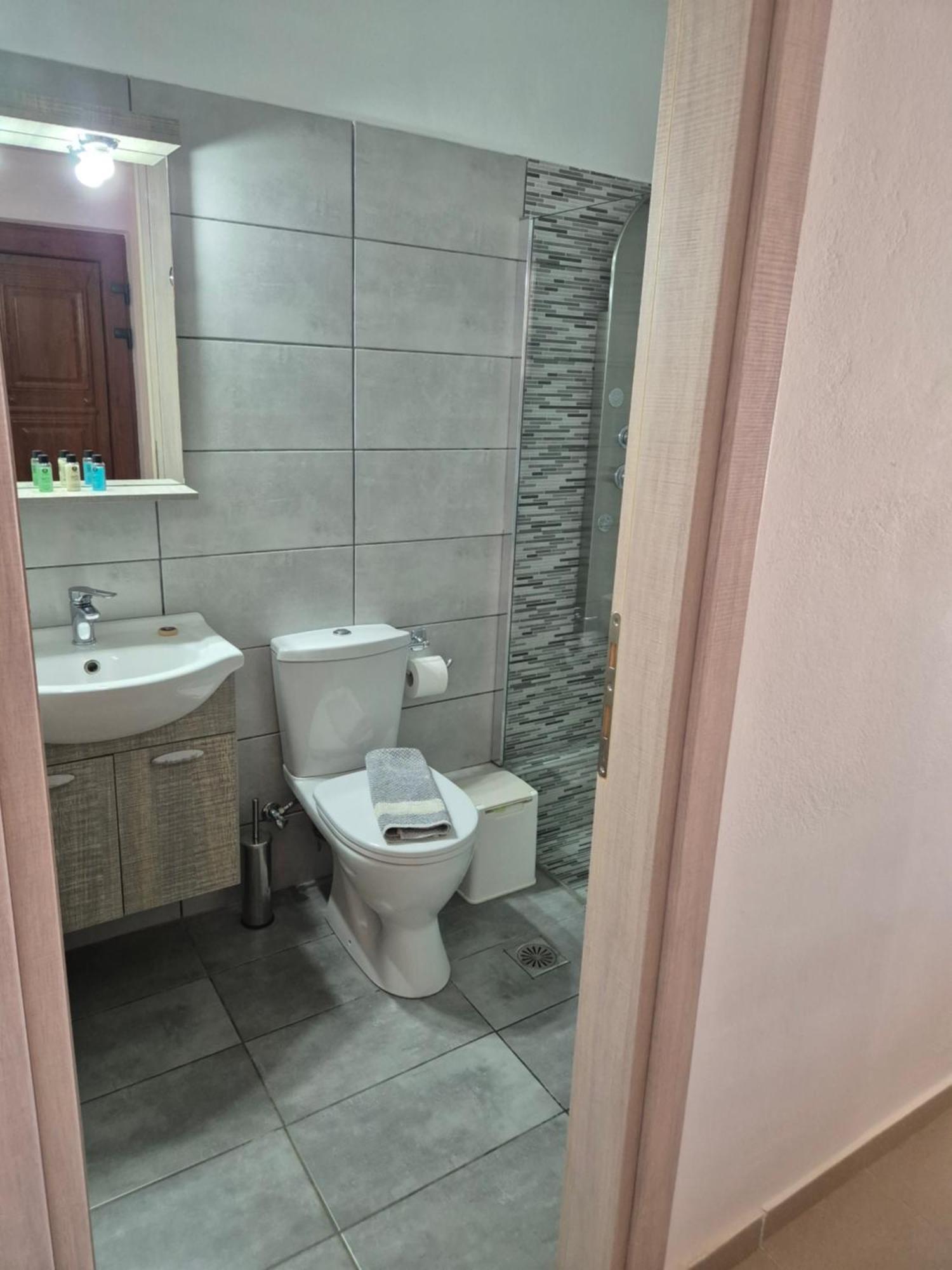 Akrotiri Apartments มากรีเยียลอส ภายนอก รูปภาพ